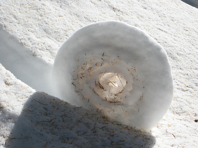 Snow-roller3 Stunning Snow Rollers that Are Naturally & Rarely Formed