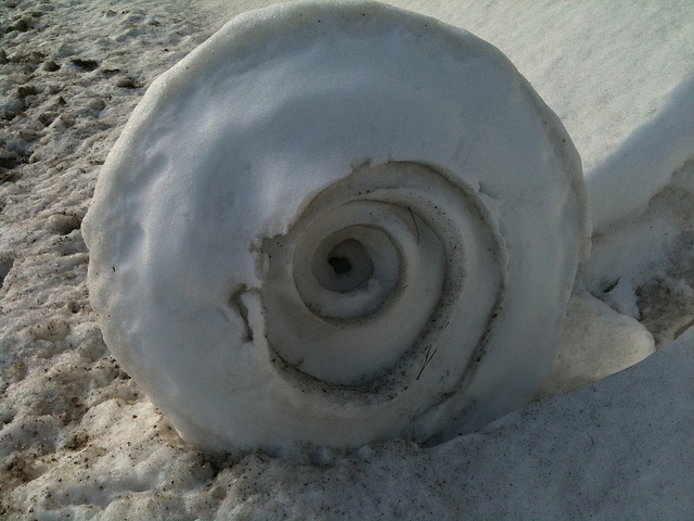 Snow-roller4 Stunning Snow Rollers that Are Naturally & Rarely Formed