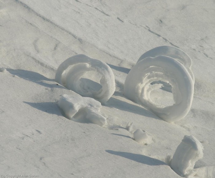 SnowRoller2_Sorum Stunning Snow Rollers that Are Naturally & Rarely Formed