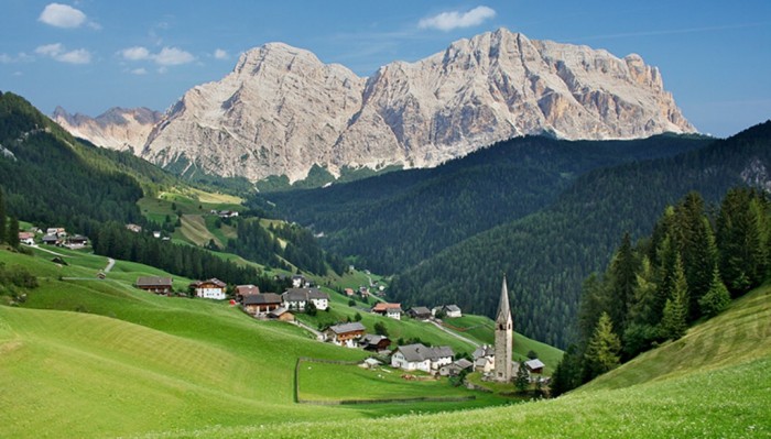 Adventure Travel Destinations to Enjoy an Unforgettable Holiday 31 WDMI-dolomites-walking-13