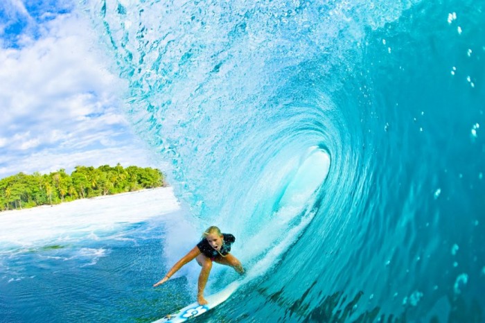 70 Stunning & Thrilling Photos for the Biggest Waves Ever Surfed 21 bethany_hamilton