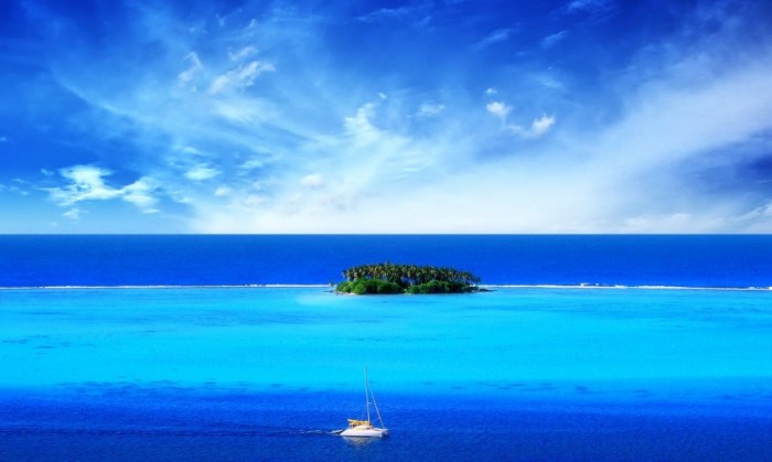 Magnificent and Breathtaking Blue Waves that Glow at Night 2 blue_sea_wallpaper_2-wide