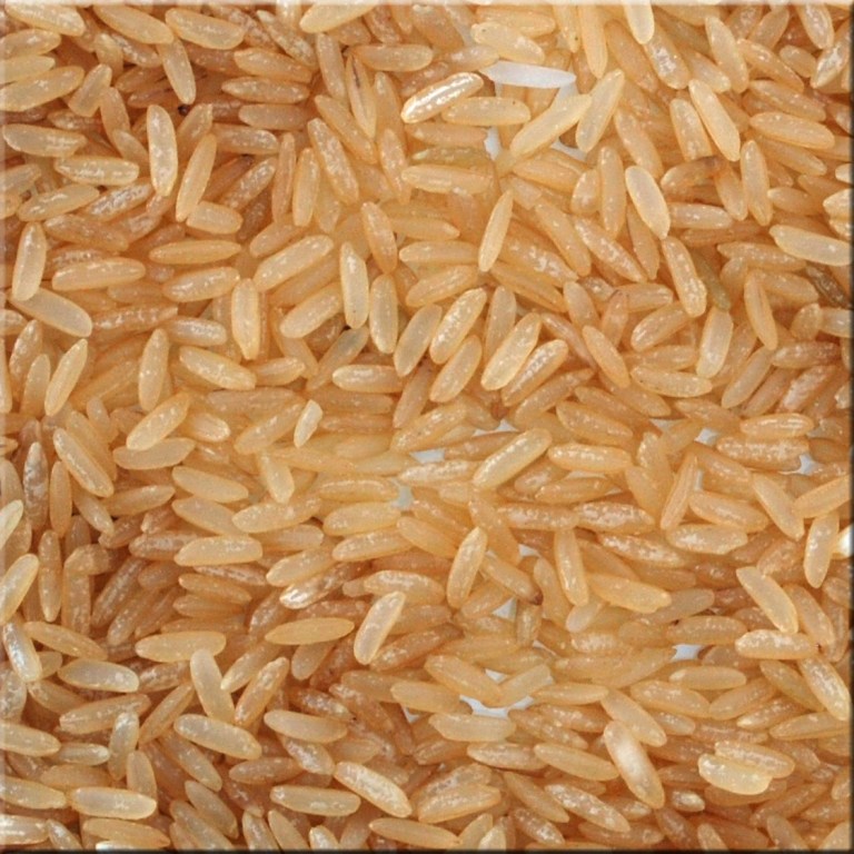 Brown rice It is better for your health than the white rice. It is higher in fiber and contains resistant starch.