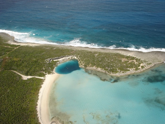 Weird Blue Holes That Are Magnets for Divers Around the World 13 dean blue hole bahamas