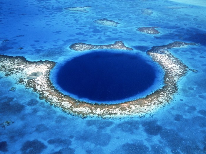 great-blue-hole Weird Blue Holes That Are Magnets for Divers Around the World