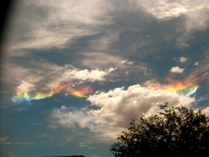 Weird Fire Rainbows that Appear in the Sky, Have You Ever Seen Them?