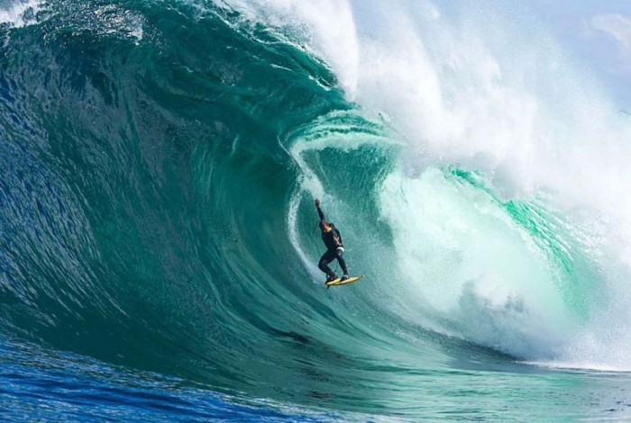 70 Stunning & Thrilling Photos for the Biggest Waves Ever Surfed 65 r334831_1515316