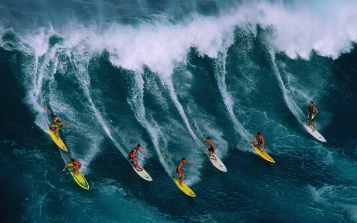 70 Stunning & Thrilling Photos for the Biggest Waves Ever Surfed 35 surfing_guys_boards_wave_hawaii_command_2860_1920x1200