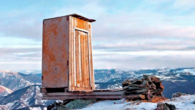 00 little house in kara tyurek meterological station altai mountains russia 21 10 13 The Remotest Bathroom in the World, Do You Know Where Is It? - 7 find a good travel agent