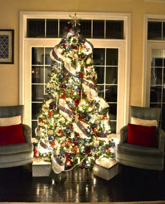 00000 79 Amazing Christmas Tree Decorations