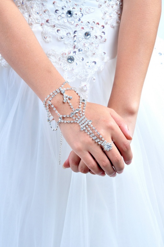 13-10-15-Rhinestone-Bracelet_08 65 Hottest Hand Back Jewelry Pieces for 2020