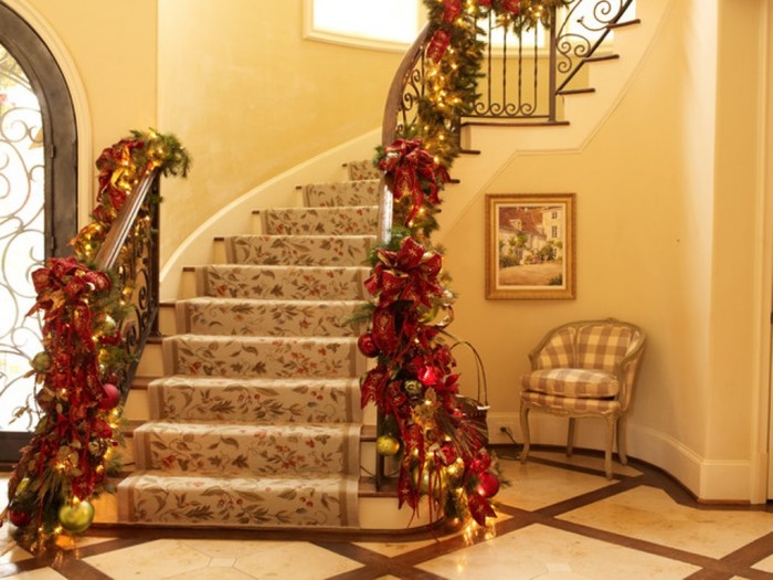 16-Awesome-Christmas-Stairs-Decoration-Ideas-13 65+ Dazzling Christmas Decorating Ideas for Your Home in 2020