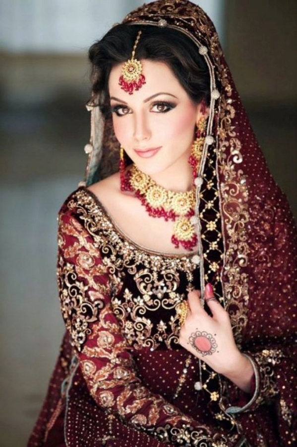 2013-bridal-makeup-for-maroon-lehenga-3 Differences between Engagement & Wedding Make-up, What Are They?