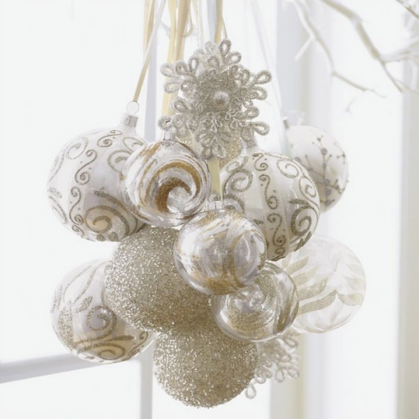 720christmas-decoration-in-white-cluster-of-ornaments-white-ribbons