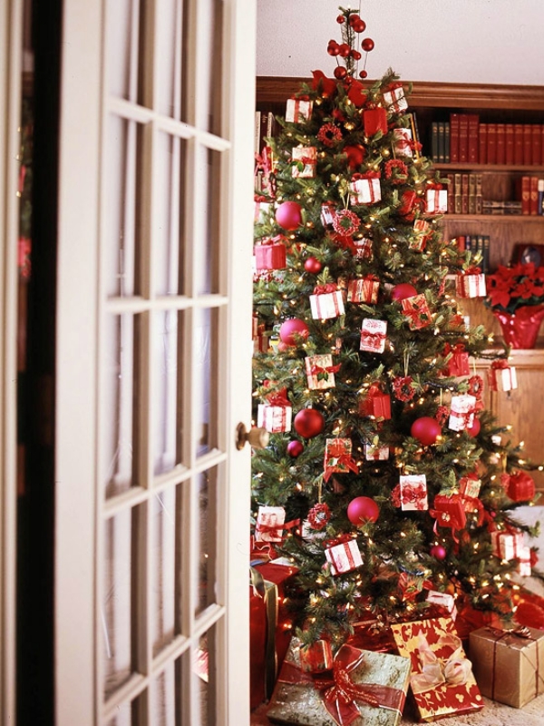 Amazing-Little-Presents-Christmas-Tree 79 Amazing Christmas Tree Decorations