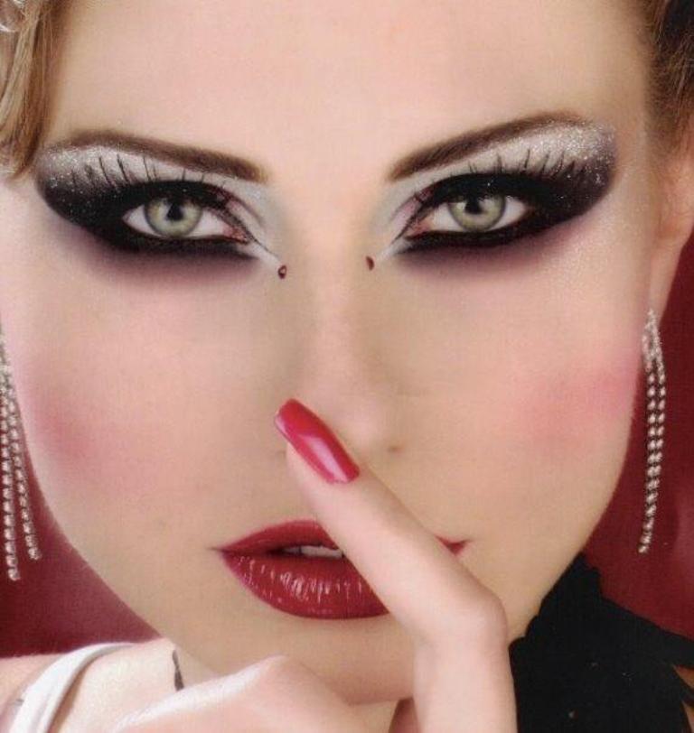 Top 10 Latest Beauty Trends That You Should Try 18 Arabic-makeup-girls-neeshu.com (3)