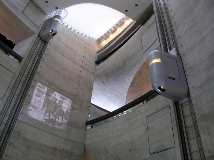 Aufzug_MercedesBenzCenter The World's 20 Weirdest & Craziest Elevators