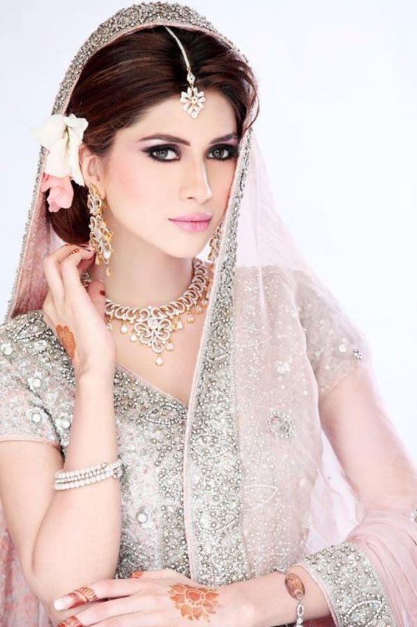 Bridal-Make-Over-By-Huma-Khan-Makeup-Artist-3 Differences between Engagement & Wedding Make-up, What Are They?