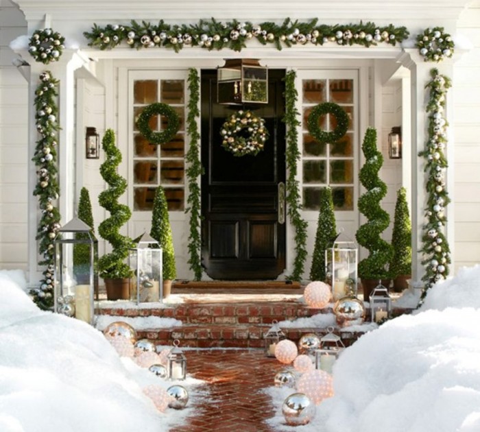 Christmas-Porch-Decorating-Ideas-55-1-Kindesign