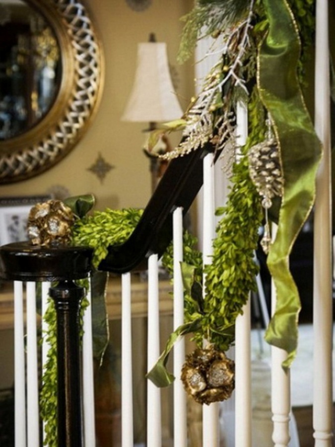 Christmas-Stairs-Decorations-Ideas-44