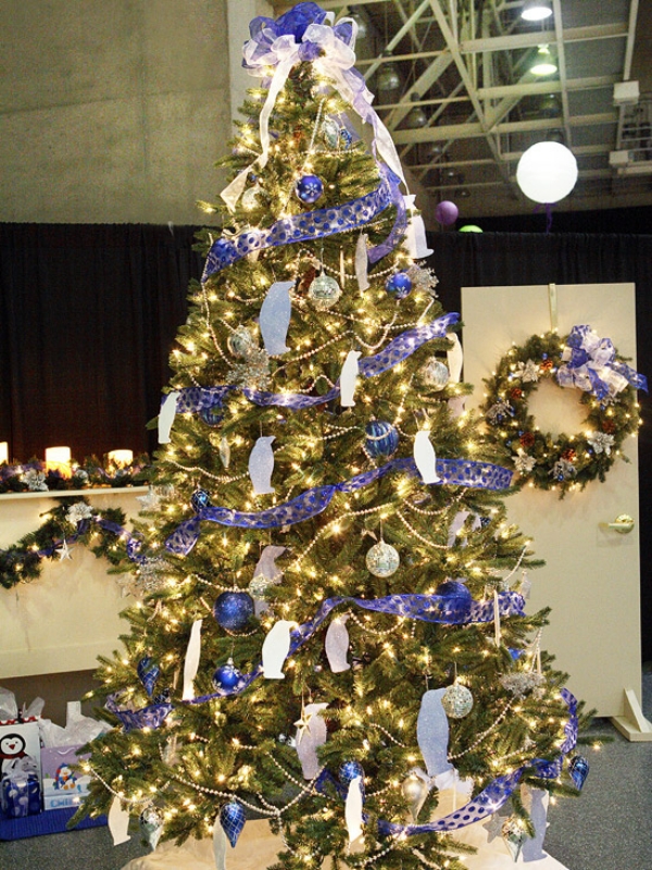 Christmas-tree-decorating-ideas-Blue-and-Silver-theme 79 Amazing Christmas Tree Decorations