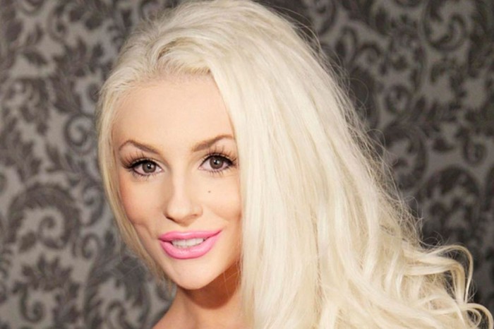 Courtney Stodden with her hair which is very bleached