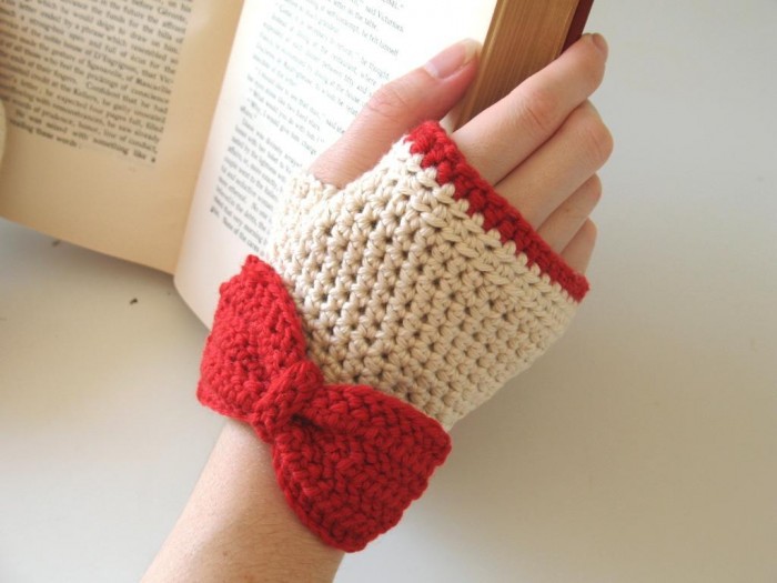 Crochet-Fingerless-Gloves-Ivory-Red-color