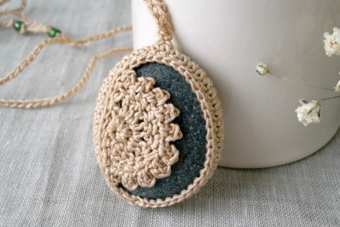 Crochet_necklace Stunning Crochet Patterns To Decorate Your Home & Make Accessories