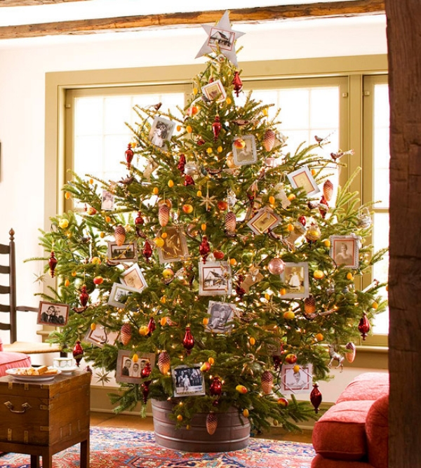 Customised-Family-Photos-Christmas-Tree 79 Amazing Christmas Tree Decorations