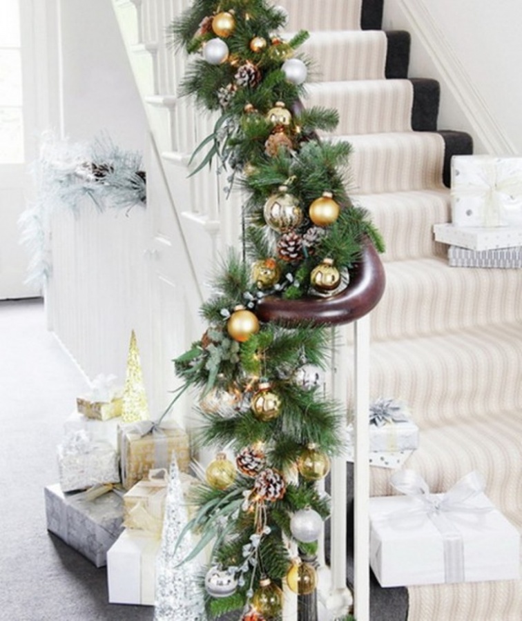 DIY Christmas Decorations for Stairs