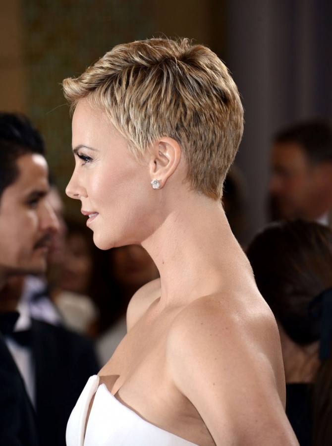El-estilismo-de-Charlize-Theron-en-los-Oscar-20132 20 Worst Celebrities Hairstyles