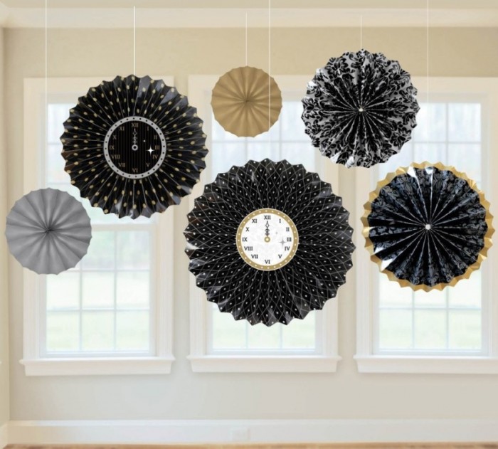 Elegant-New-Years-Eve-Party-Paper-Fans-Decorating-Ideas-940x848