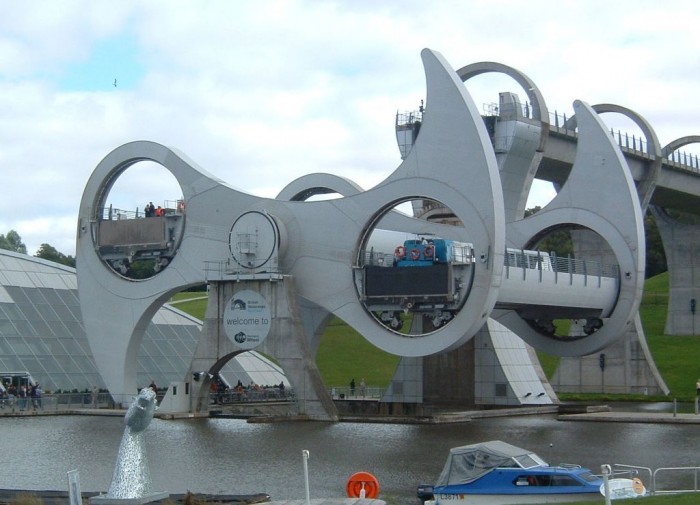 Falkirk_half_way_round