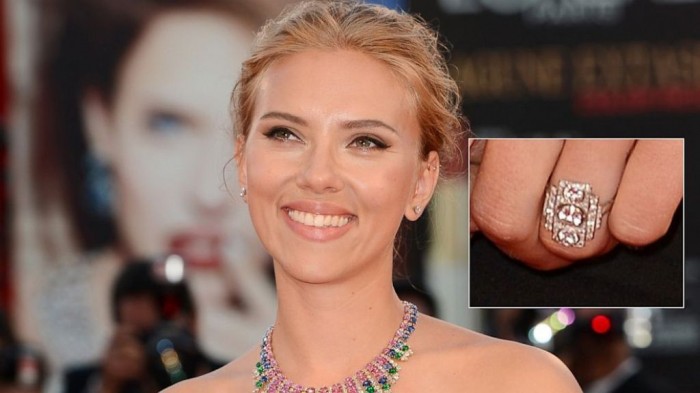 Scarlett Johansson with her engagement from Romain Dauric who is a French journalist. The ring comes with Art Deco style.