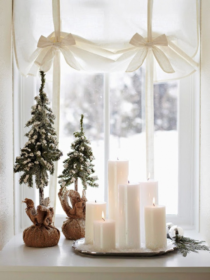 Holiday-Decorating-Ideas-for-Small-Spaces-2012-9 65+ Dazzling Christmas Decorating Ideas for Your Home in 2020