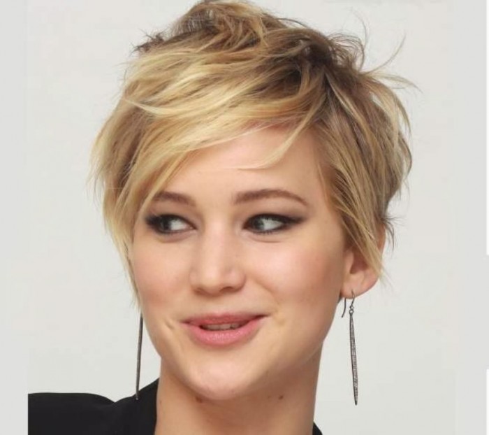 Jennifer-Lawrence-New-Look-Dye-Hair-Boyish-Haircut-of-Hunger-Games-2-0 20 Worst Celebrities Hairstyles