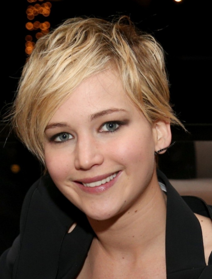 Jennifer-Lawrence-new-pixie-short-hair-cut-1-600x790 20 Worst Celebrities Hairstyles