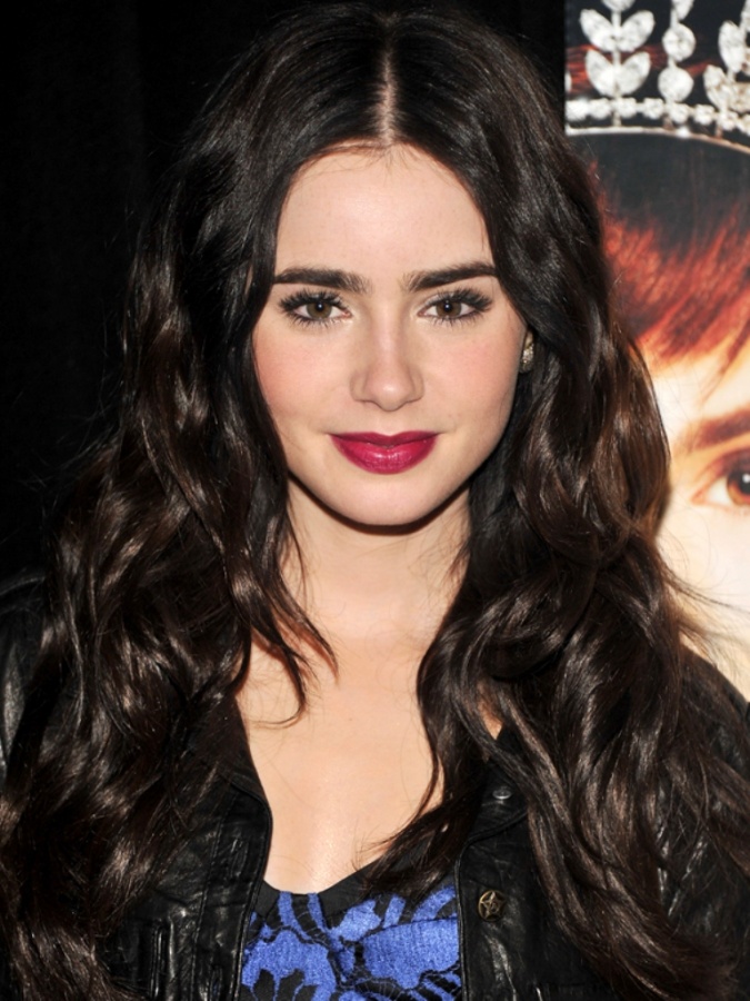Top 10 Latest Beauty Trends That You Should Try 20 Lily-Collins-promoting-Mirror-Mirror-2012