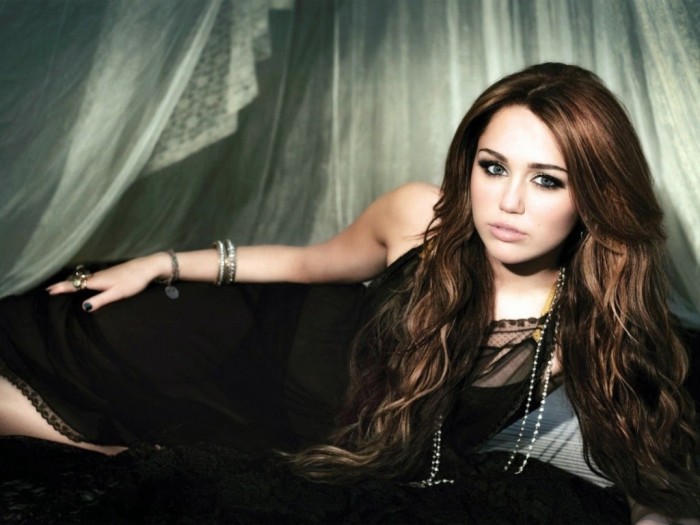 Miley Cyrus Hot 2013 HD Wallpaper