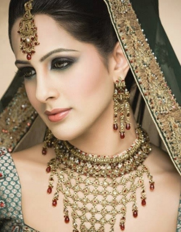 Pakistani-Bridal-Make-Up-collection-2011-21 Differences between Engagement & Wedding Make-up, What Are They?