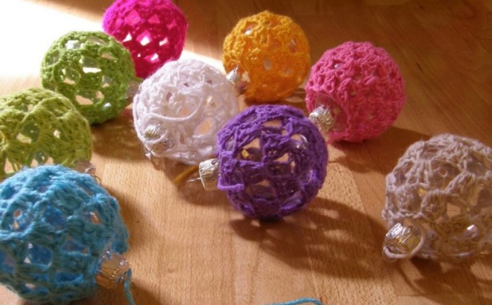 Pips-Colorful-Crocheted-Christmas-Baubles-DIY-Ornaments