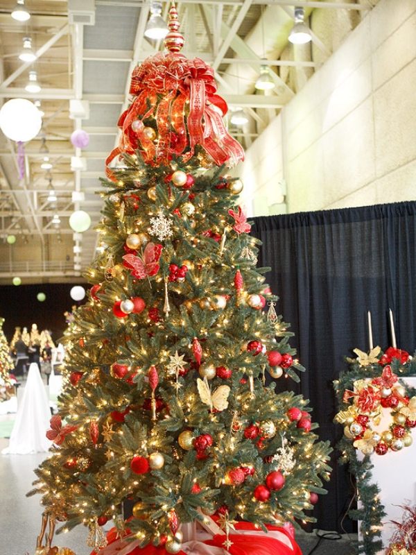 Red-silver-and-Gold-Christmas-Tree