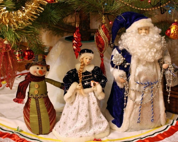 Santa-Claus-Snow-Maiden-Snowman-Christmas-Decorations-Tree-New-Year-1024x1280 79 Amazing Christmas Tree Decorations