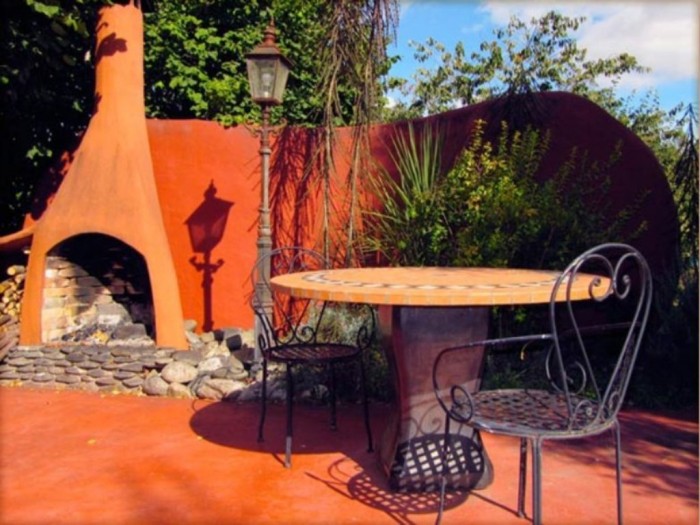 Top 30 World's Weirdest Hotels ... Never Seen Before! 37 The Boot yard