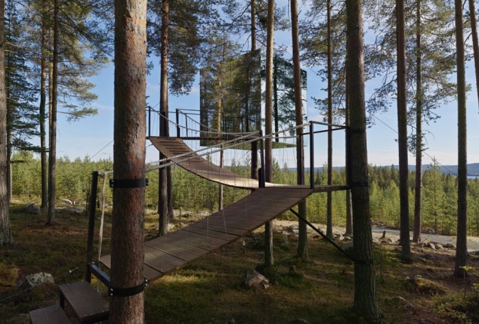 Top 30 World's Weirdest Hotels ... Never Seen Before! 5 The-Mirrorcube-in-Sweden-1024x692