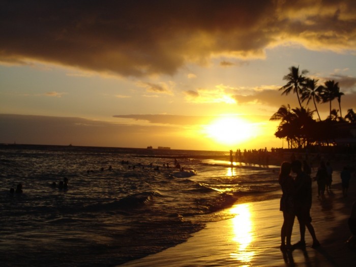 Top 10 Romantic Vacation Spots for Couples to Enjoy Unforgettable Time 24 Waikiki_Beach_at_Sunset