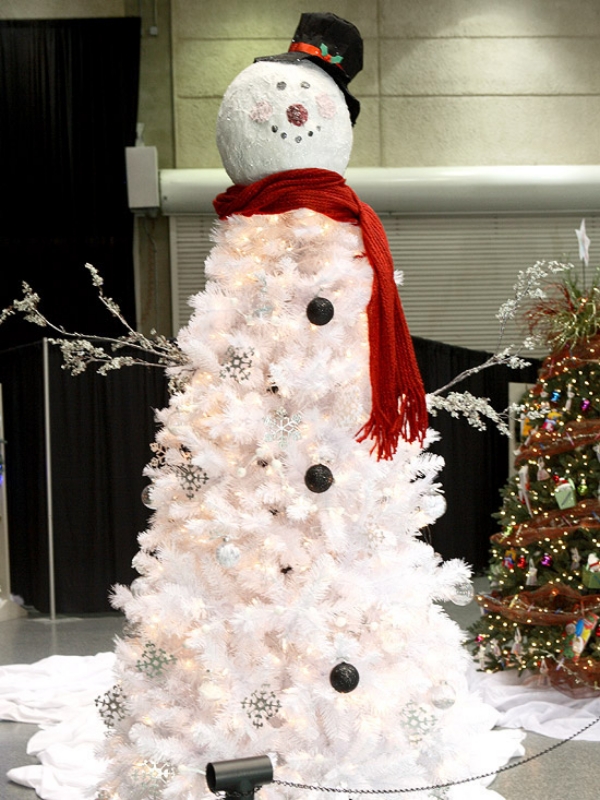 Winter-character-Frosty-the-Snowman-Christmas-Tree