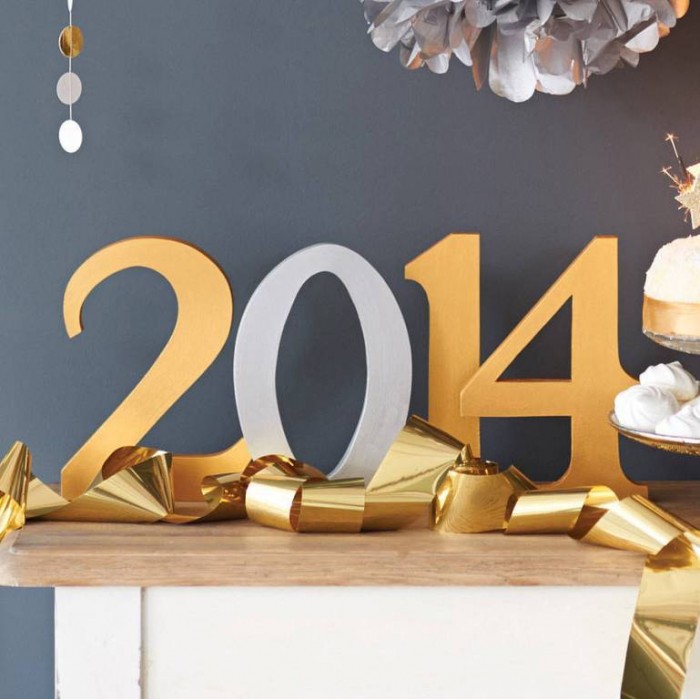 accessories-and-furniture-awesome-handmade-personalised-freestanding-numbers-in-gold-and-grey-matte-colors-for-nice-merry-christmas-and-happy-new-year-2014-dining-table-decoration-ideas-beautiful-insp