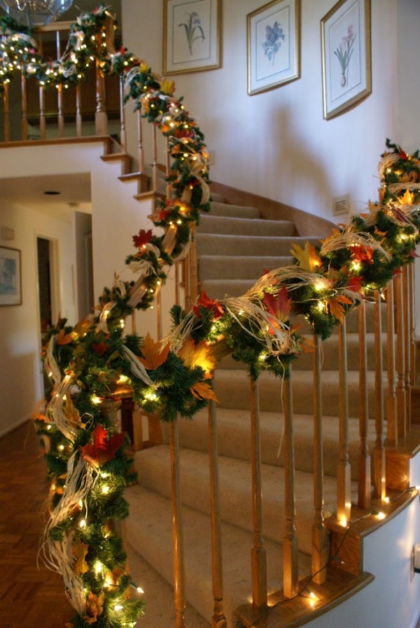 architectureartdesigns-staircase-christmas-deco-013-23 65+ Dazzling Christmas Decorating Ideas for Your Home in 2020
