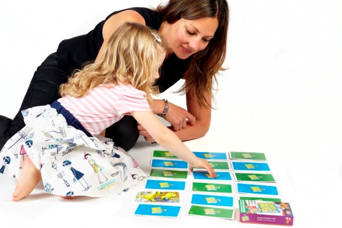 catch-the-bug-mum-and-daughter-play-memory Do You Know How to Train Your Child to Use the Five Senses?